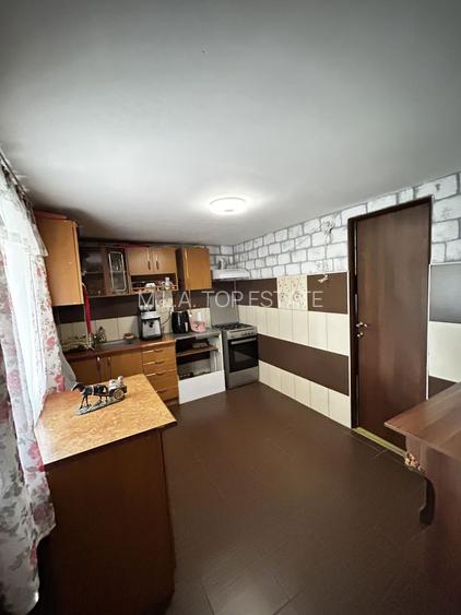 Casa 8 Camere Cu Teren 1500mp In Cermei - 4