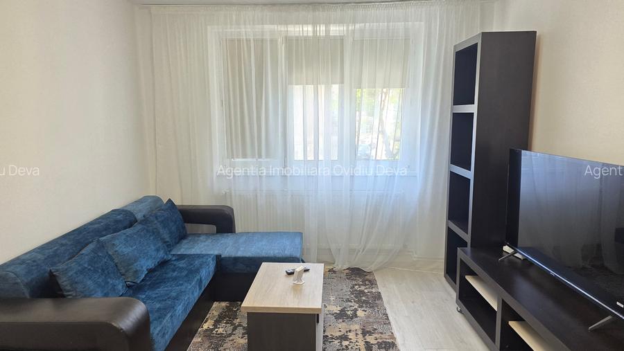 Inchiriez apartament 2 camere in Deva, zona ultracentrala (La Cal), et 1 - 4