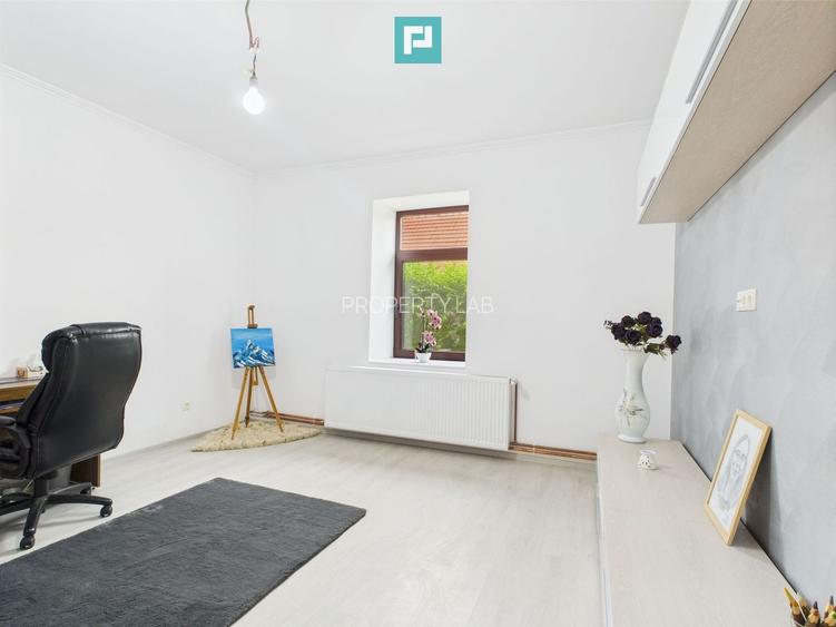Casă Individuală cu spațiu comercial - Variaș - 11