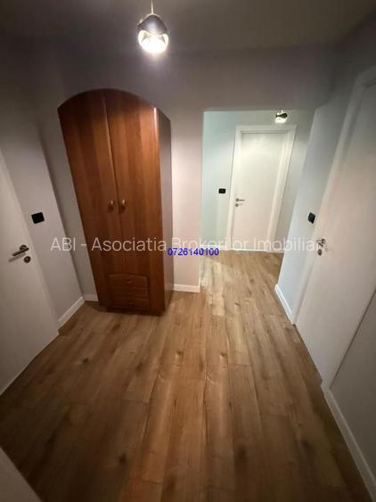 Delfinariu, ap 4 camere, decomandat, et.3 - 10