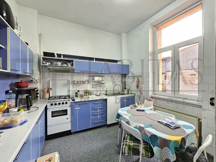 Casa cu 8 camere, dispusa pe doua nivele, Parcul Central - 15