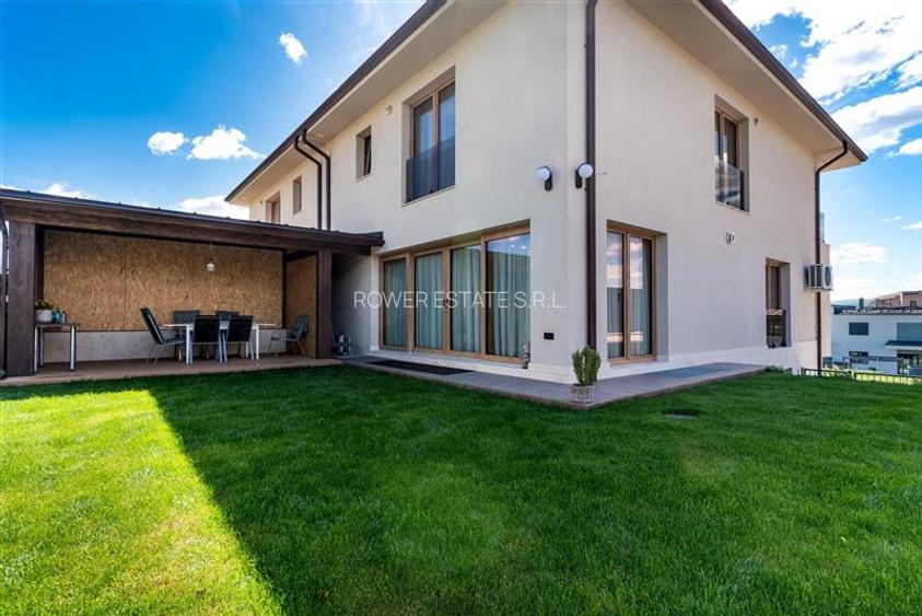 Casa cu dotari premium si finisaje de calitate ,Demisol +Parter+Etaj situata in - 27