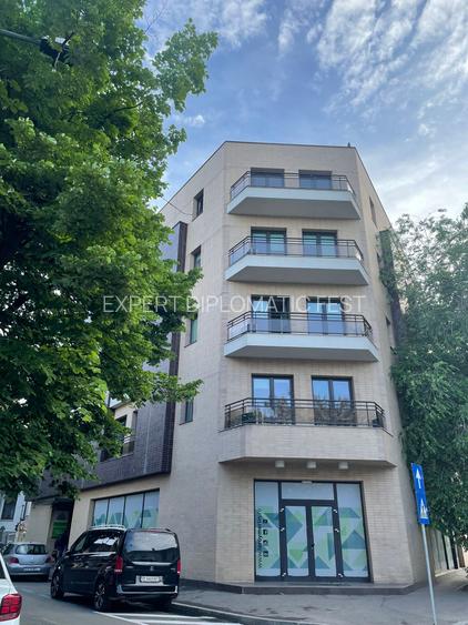 Magheru-Icoanei Birouri suprafata 477 mp-pret 7632 euro - 2