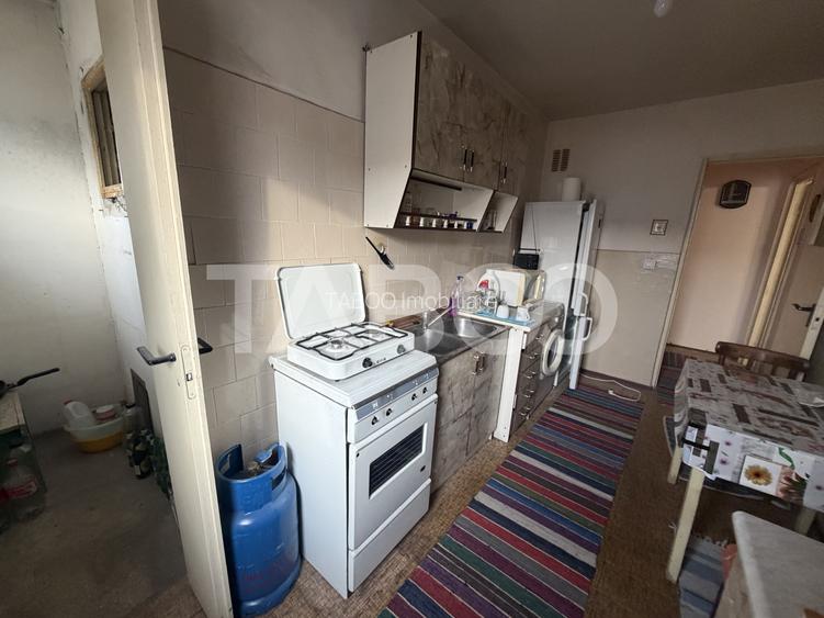 Apartament semidecomandat 4 camere 2 bai etaj 4 zona 1 Decembrie 1918 - 6