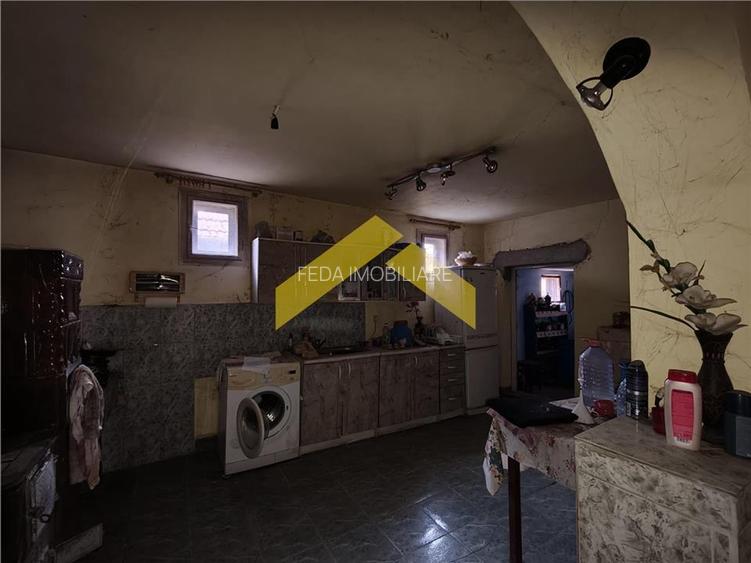 Casa la sol de vanzare in orasul Santana - 6