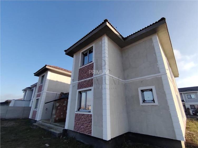 Duplex despartit prin garaj - personalizare interioara - toate utilitatile - asf - 2