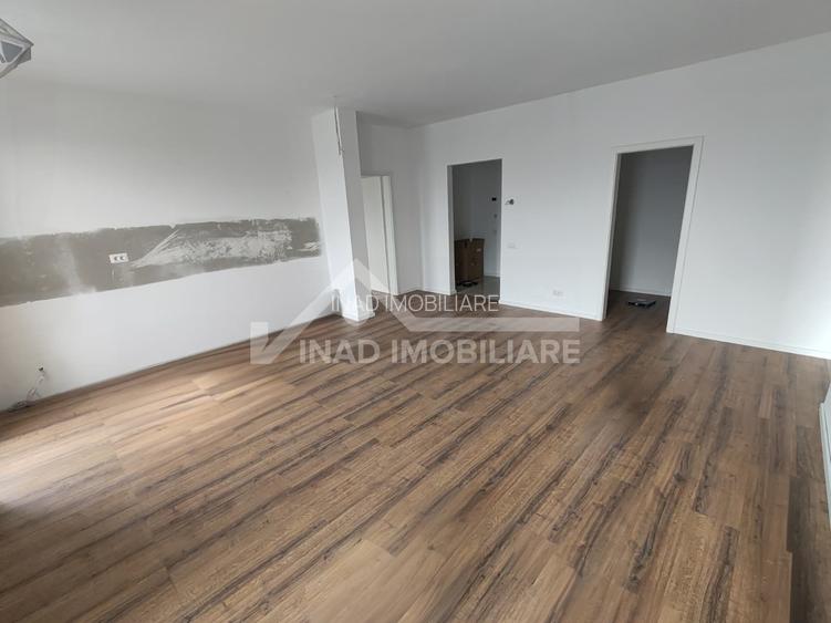 Apartament 3 camere, 2 bai, terasa 20mp, parcare, zona Strazii Decebal - 4