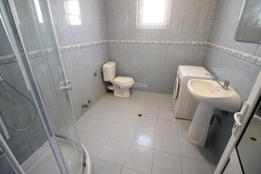 INCHIRIEZ apartament 4 camere , renovat,zona Strand - 12