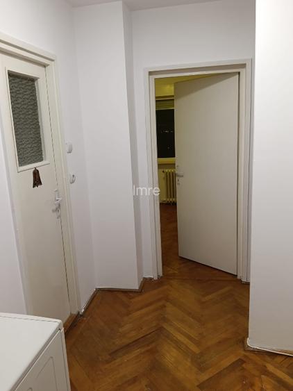 Vând apartament cu 3 camere semidecomandat zone centrală , ușor negociabil  - 9