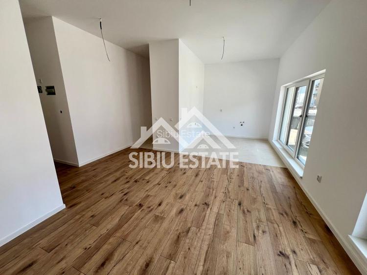 Apartament spațios la parter – ideal locuință sau spațiu comercial - 2