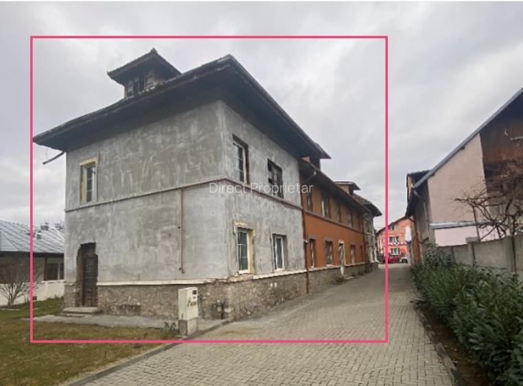 Ansamblu privat - 3 case cu 4 apartamente generoase Pucioasa, langa Parc - 2