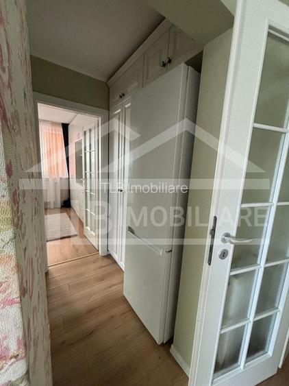 Apartament cu 2 camere, decomandat, 54 mp, Zona Poli 2 - 8