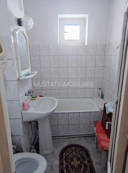 Apartament 3 camere, comfort 1 decomandat, zona Scolilor. Etaj 3. - 8