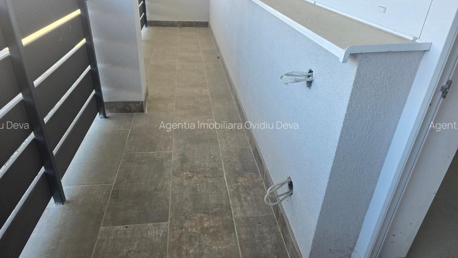 Vand apartament 3 camere decomandat in Deva, zona 22 Decembrie, parter, bloc nou - 10