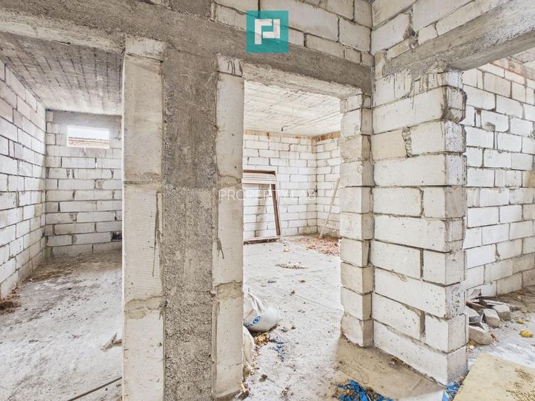 Casă la roșu în localitatea Almaș, Arad. - 12