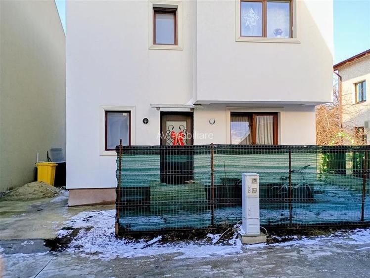 DE VANZARE VILA DANTELEI - DRUMUL TABEREI SECTOR 5 STATIE AUTOBUZ - 9