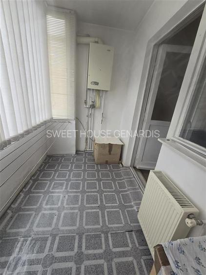 Apartament cu trei camere in zona centrala - 2