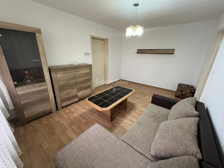 INCHIRIEZ apartament 2 camere semidecomandat,zona Centrala - 4