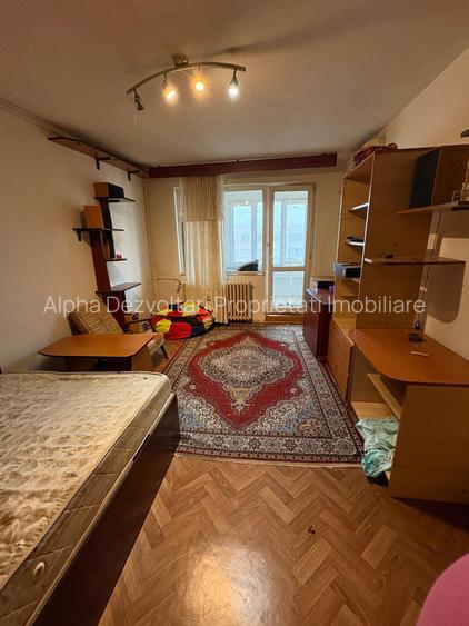 Titan, Auchan, str. Jean Steriadi - 6