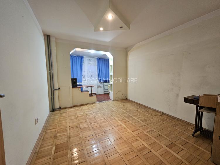 Apartament 3 camere, etaj intermediar, Piața Victoriei, comision 0% - 2