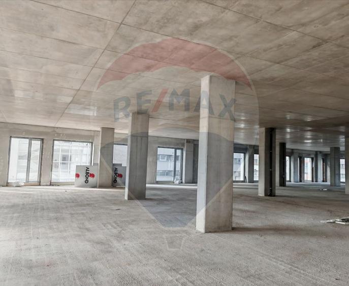 Spațiu comercial de inchiriat ( 450 - 650 mp) - Gara