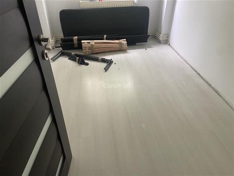 Apartament 3 camere , zona centrala Inspectoratul Scolar,  et 4 4, decomandat , - 13