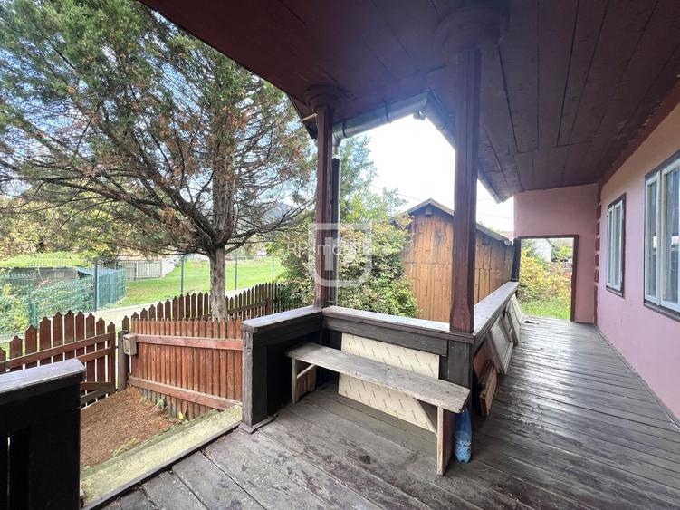 Casa traditional bucovineana la poalele muntilor Bucovinei - 10