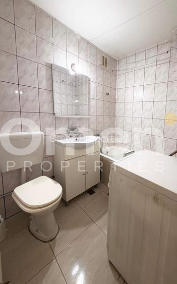 Garsoniera de vanzare, 28 mp, la parter inalt, zona bld. Bucuresti - 5