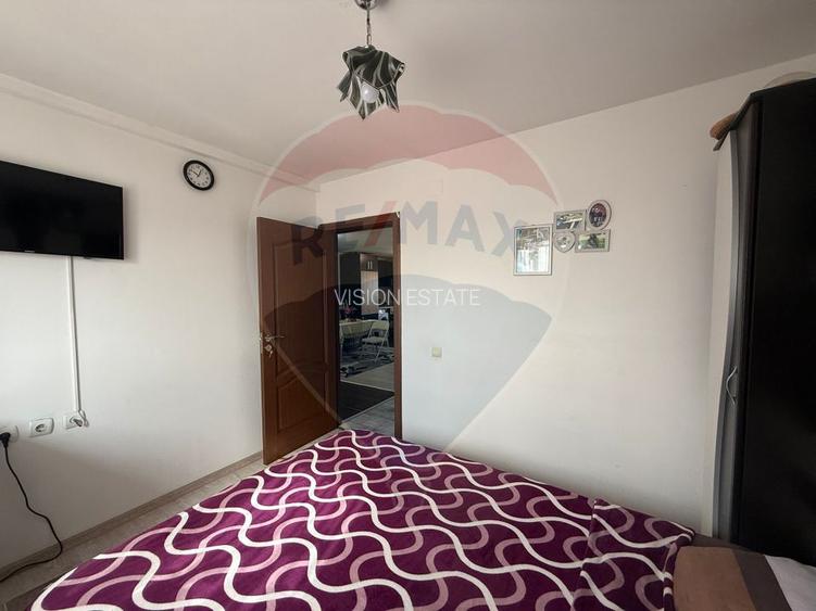 Apartament cu 3 camere de vânzare în zona Lapus - 2