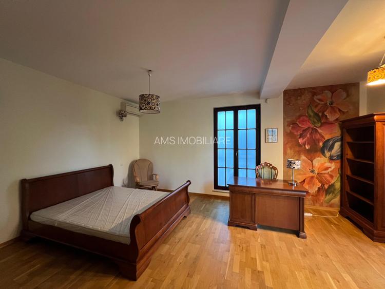 VILA DEOSEBITA / SPATII GENEROASE / CURTE PROPRIE - 35