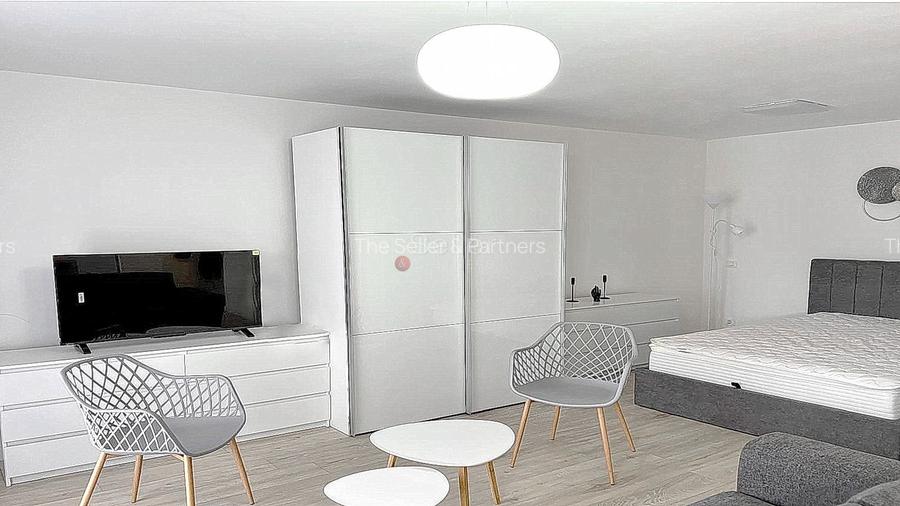 Garsoniera  moderna cu terasă | Tractorul – Coresi Shopping Resort - 16