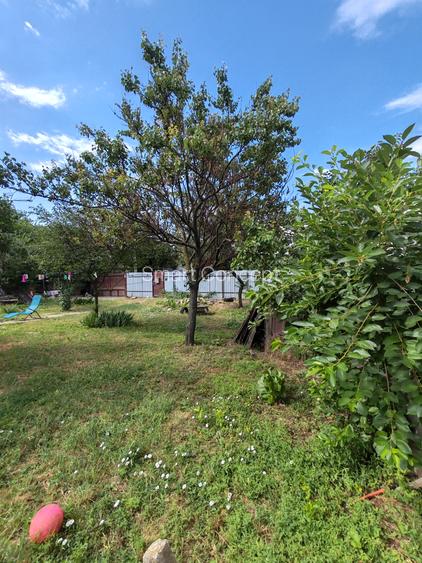 Casa demolabila , curte 597mp cu toate utilitatiile - 2