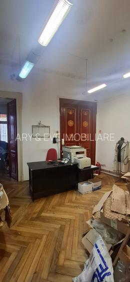 Noblețe Arhitecturală și Oază Verde: O Moștenire Vie cu Grădină Privată - 26