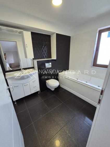 Apartament 4 camere , 3 bai, 2 balcoane, parcare - 12