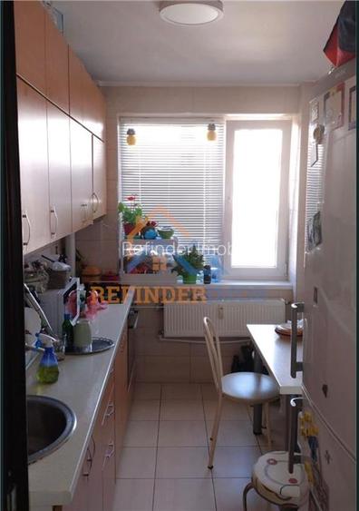 Apartament de vanzare cu 2 camere, zona Titan - Piata Minis - 5