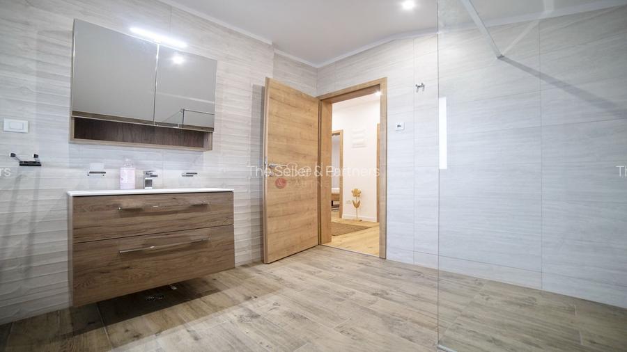 Priveliste frumoasa catre Masivul Postavarul - 12