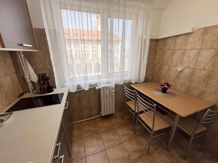Apartament cu 2 camere de închiriat | Vedere către Piața Ovidiu - 12