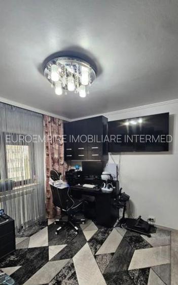 Apartament cu 3 camere decomandat ,Zona Inel 1 - 3