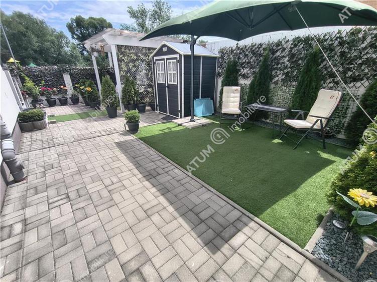 Apartament cochet cu 3 camere, gradina si 3 parcari in zona Selimbar