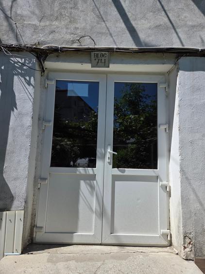 Apartament cu 3 camere decomandat etajul 4 zona centrala Adjud