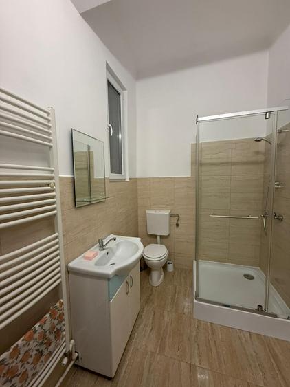 Apartament cu 2 camere semidecomandate , zona semicentrala - Horea