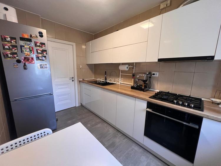 Titan, metrou 1 Decembrie,  61mp, 1/10, 1989, renovat, mobilat modern, AC - 9