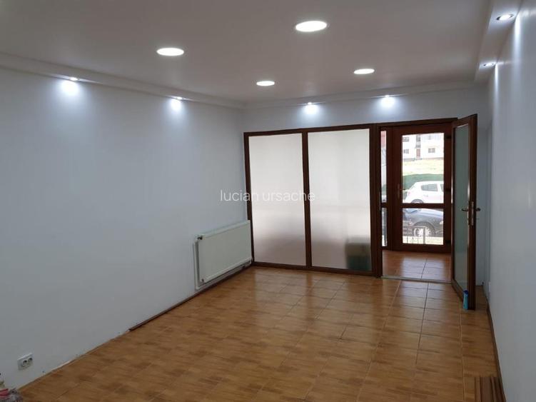 De vanzare spatiu comercial - birouri - strada Traian - Vaslui - 13