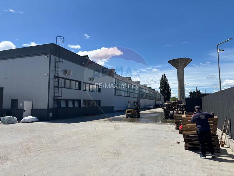 De vanzare hala 1738mp, administrativ 514mp, teren total 4741mp - 8