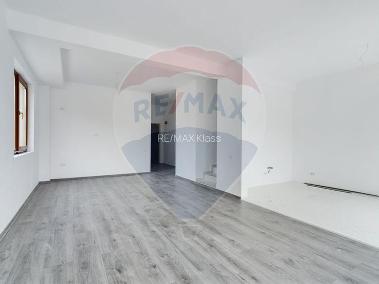 Casa de vanzare + teren 1000 mp - 2