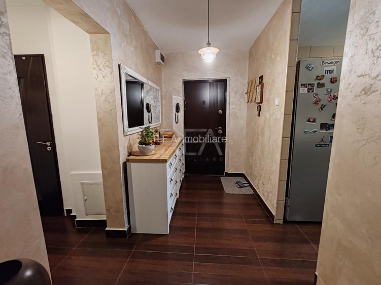 3 camere, decomandat, et 2/8, anvelopat- 13 Septembrie - 15