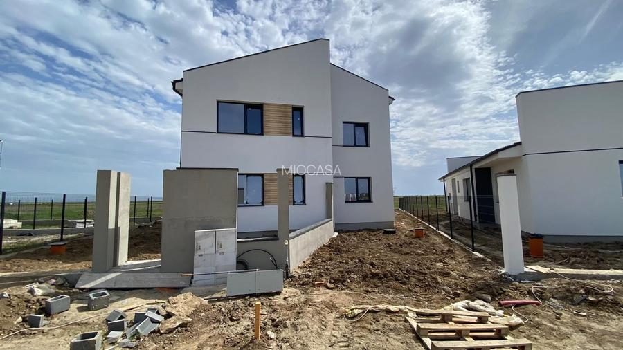 Comision 0%. Duplex spatios. Teren 380 mp. Panouri solare. - 2