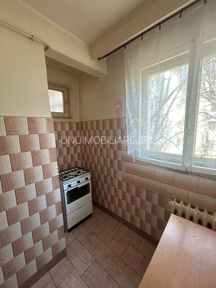 Apartament 2 camere-Zona Sud - etaj 2/4 -  40 mp  43000 euro  negociabil - 7
