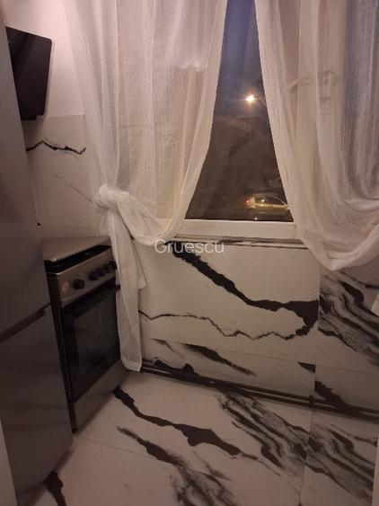 Vând apartament 3 camere , decomandat, living generos, proaspăt renovat  - 4