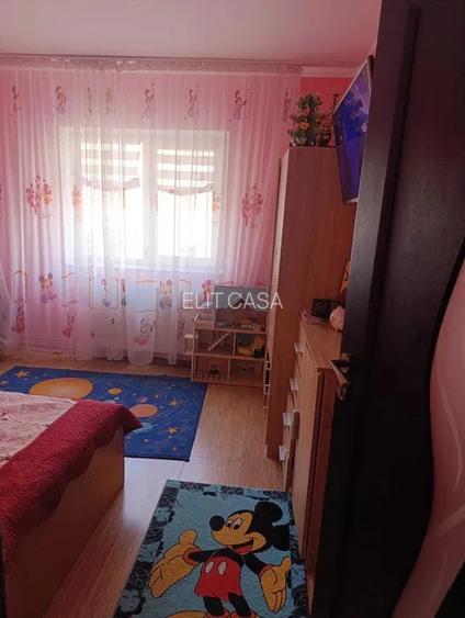 Apartament 3 camere, etajul 2/4, zona Tatarasi - 3